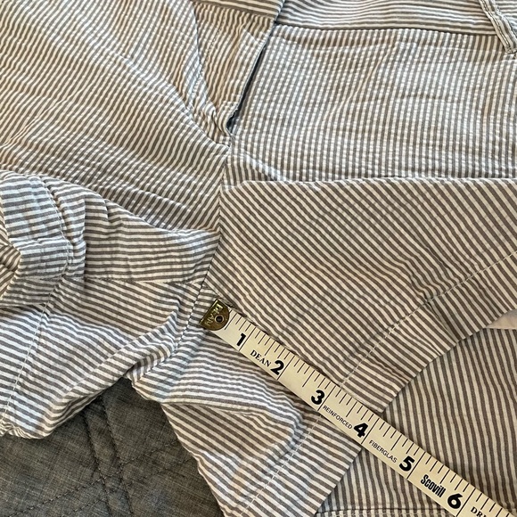 J Crew Women’s Size 6 White Gray Seersucker Lightweight Shorts - Picture 6 of 8